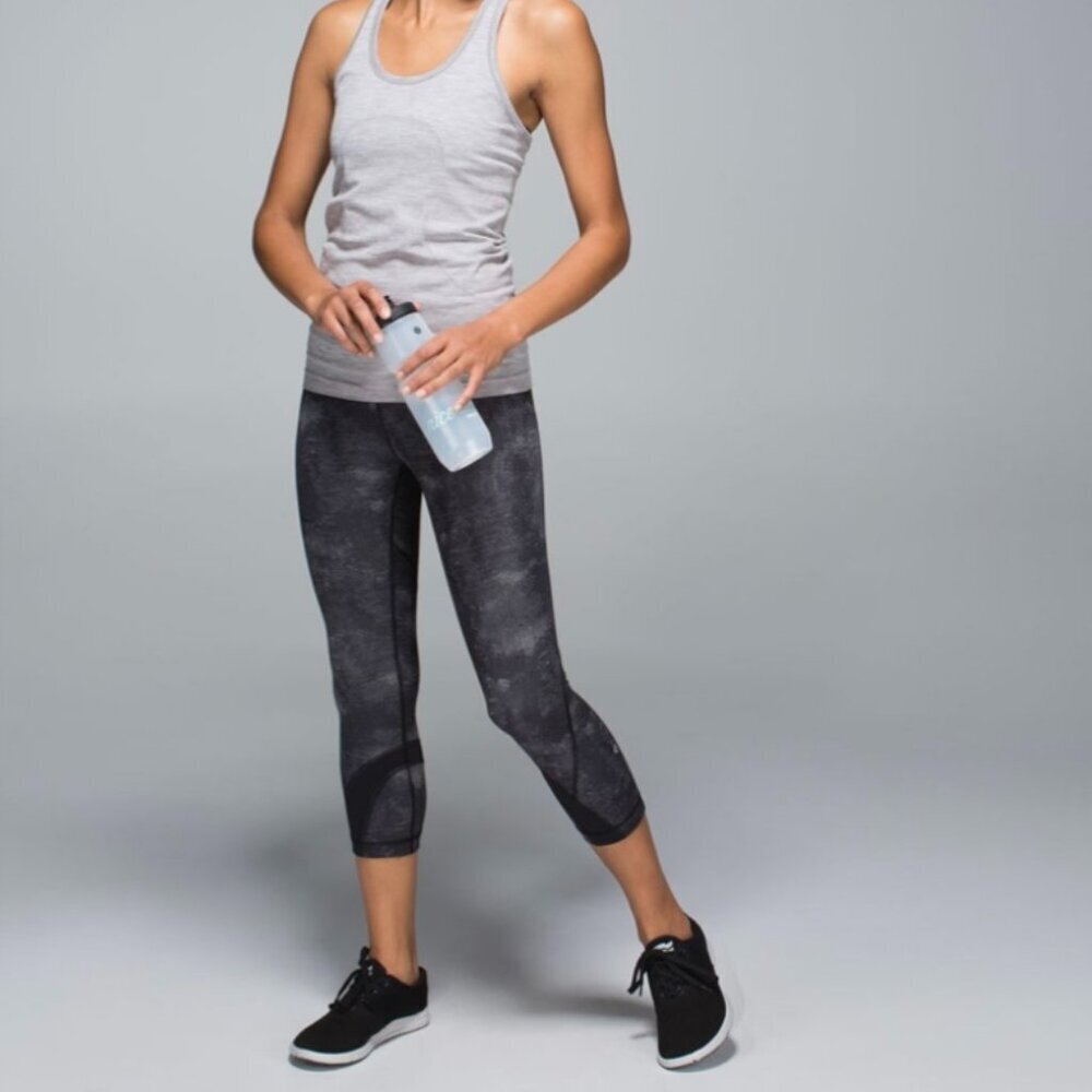 Lululemon RUN: Inspire Crop II *All Full-On Luxtreme, Sequin Snake, 21", Size 6